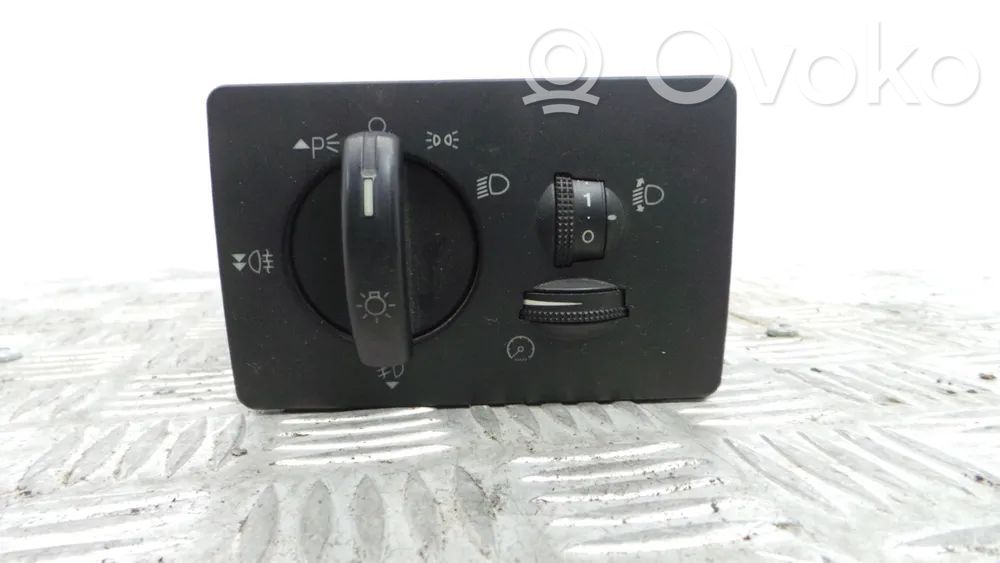 Lichtschalter   498610