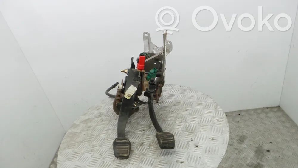 Ford Mondeo Mk III Kytkinpolkimen kannakkeen kokoonpano 
