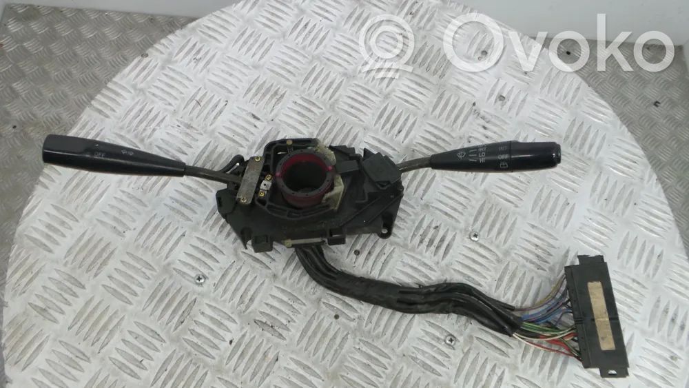 Toyota Corolla E90 Interrupteur d’éclairage 