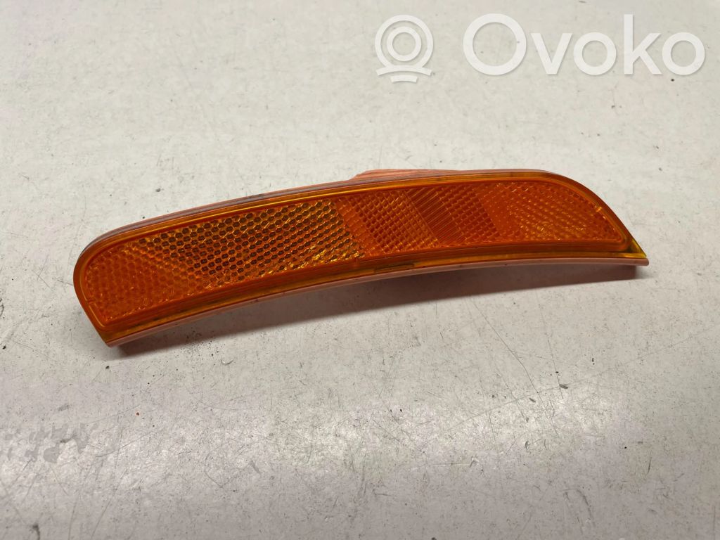Chrysler Pacifica Front reflector 