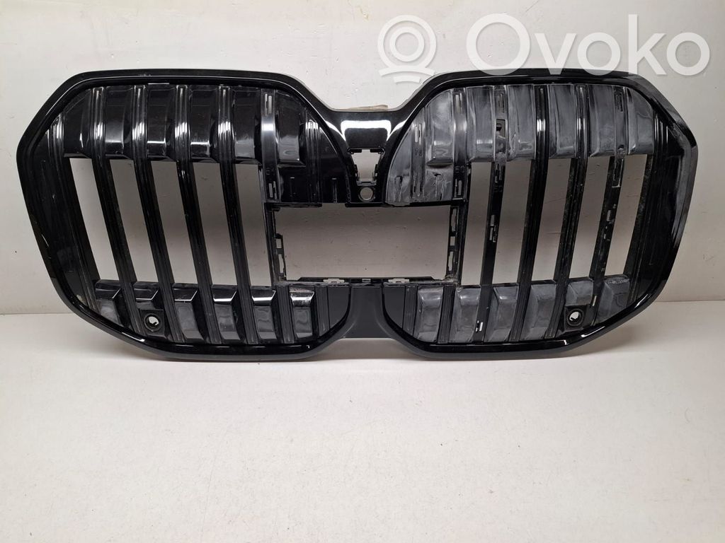 BMW 7 G70 Etupuskurin ylempi jäähdytinsäleikkö 