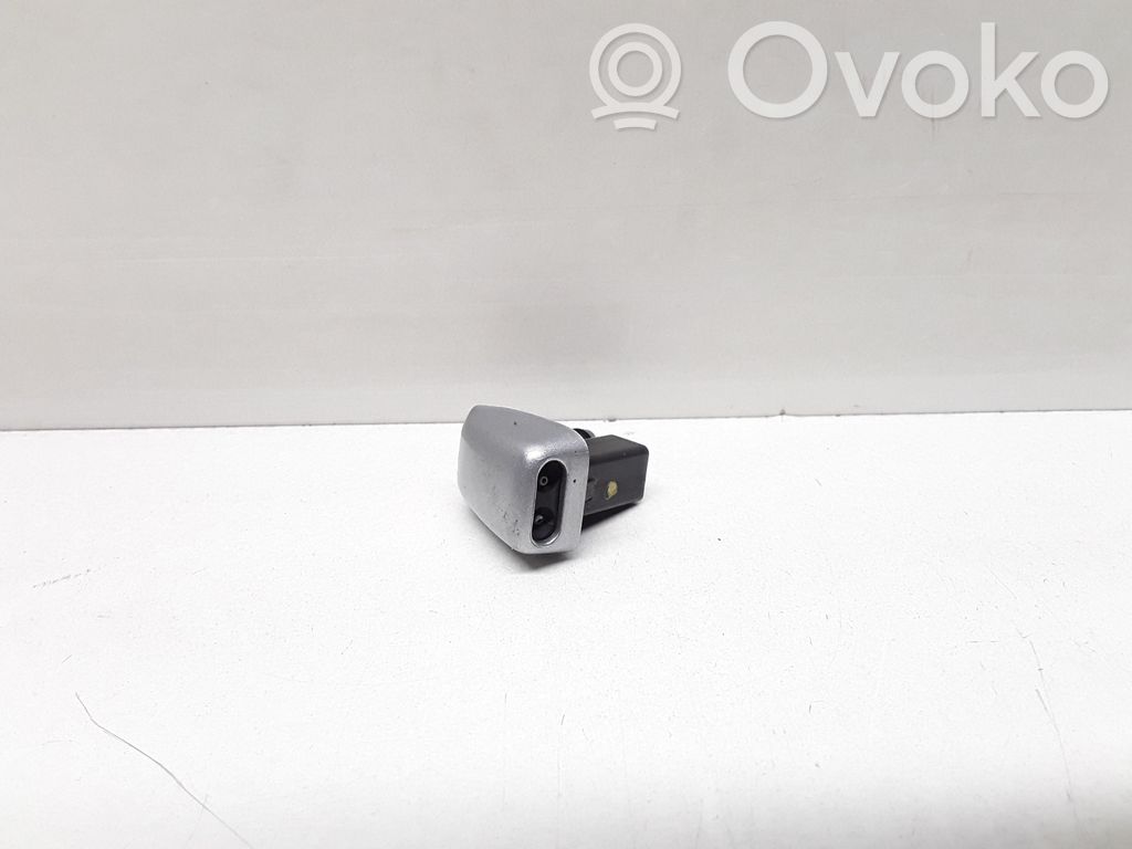 Windshield washer spray nozzle