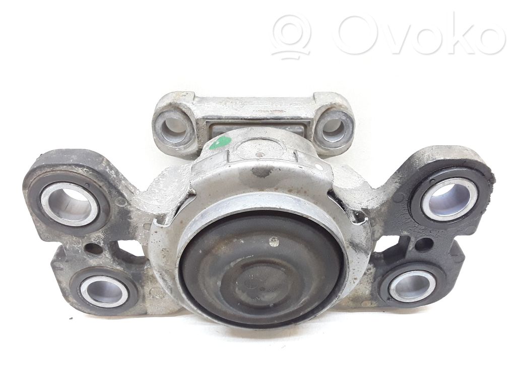 Volvo V70 Engine mount bracket 