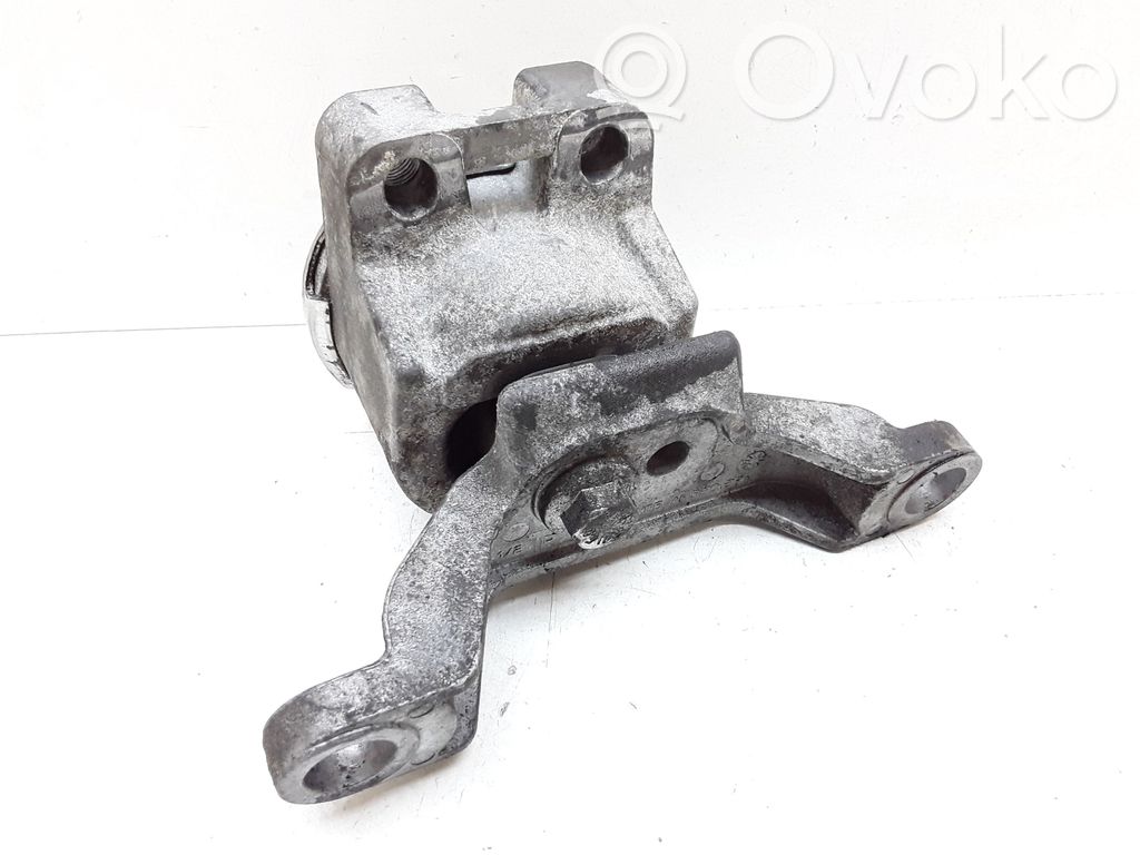 Volvo V70 Engine mount bracket 