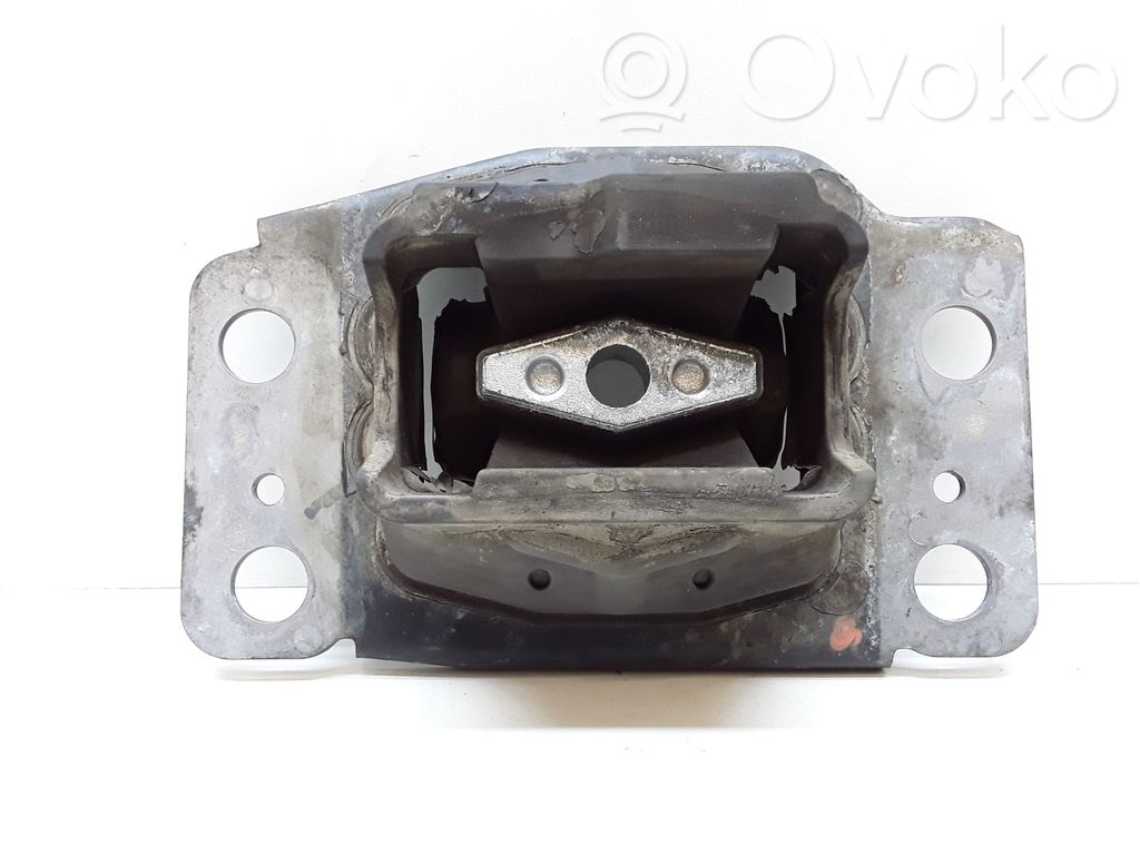 Volvo V70 Engine mount bracket 