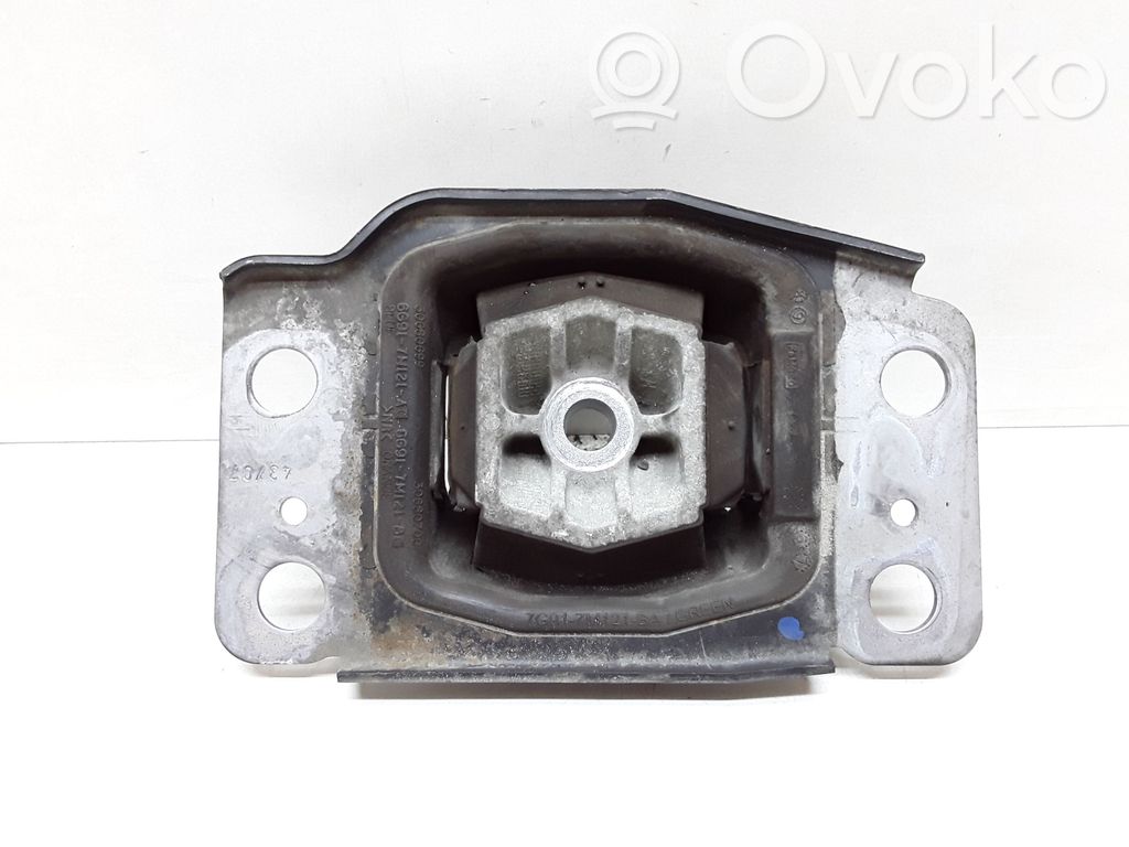 Volvo V70 Engine mount bracket 
