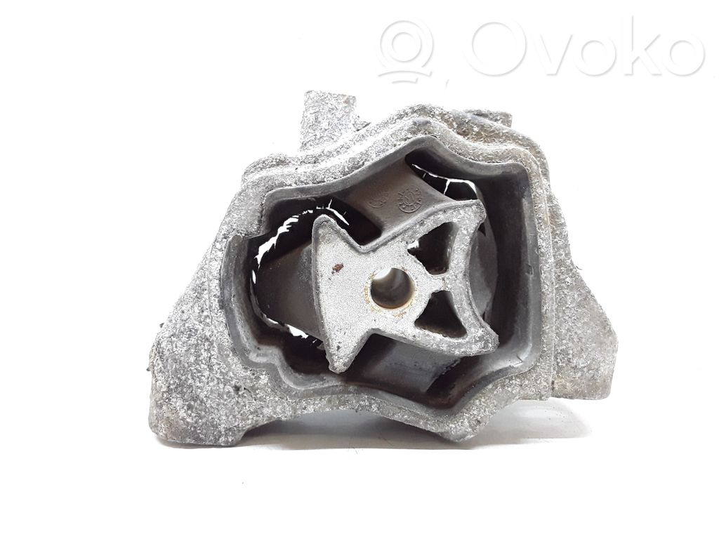 Volvo V60 Engine mount bracket 