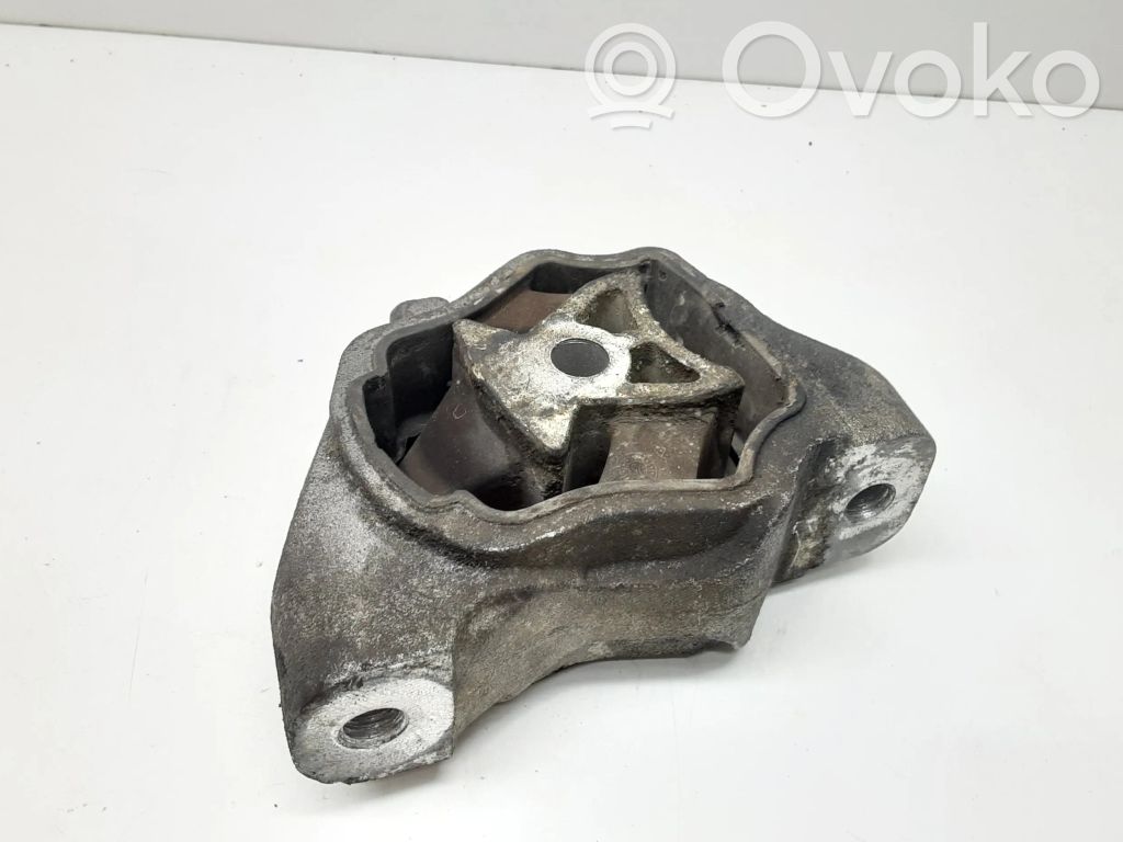 Volvo XC60 Engine mount bracket 