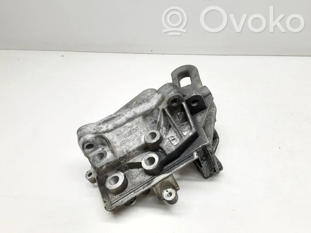 Volvo V60 Engine mounting bracket 