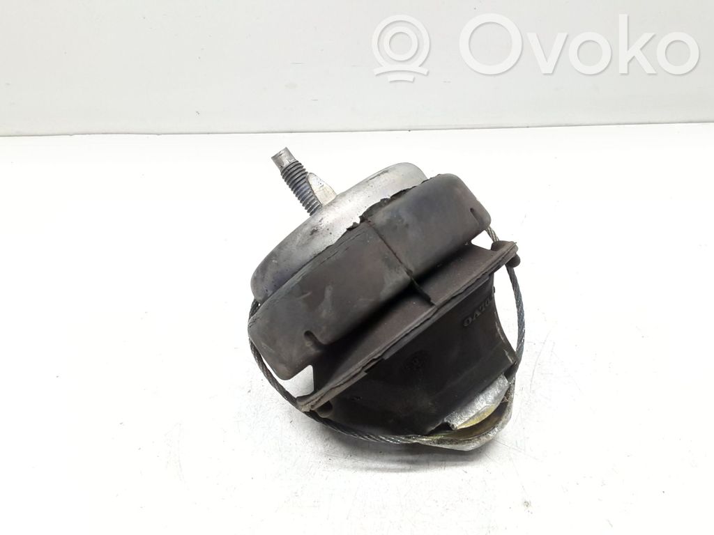 Volvo C70 Engine mount bracket 