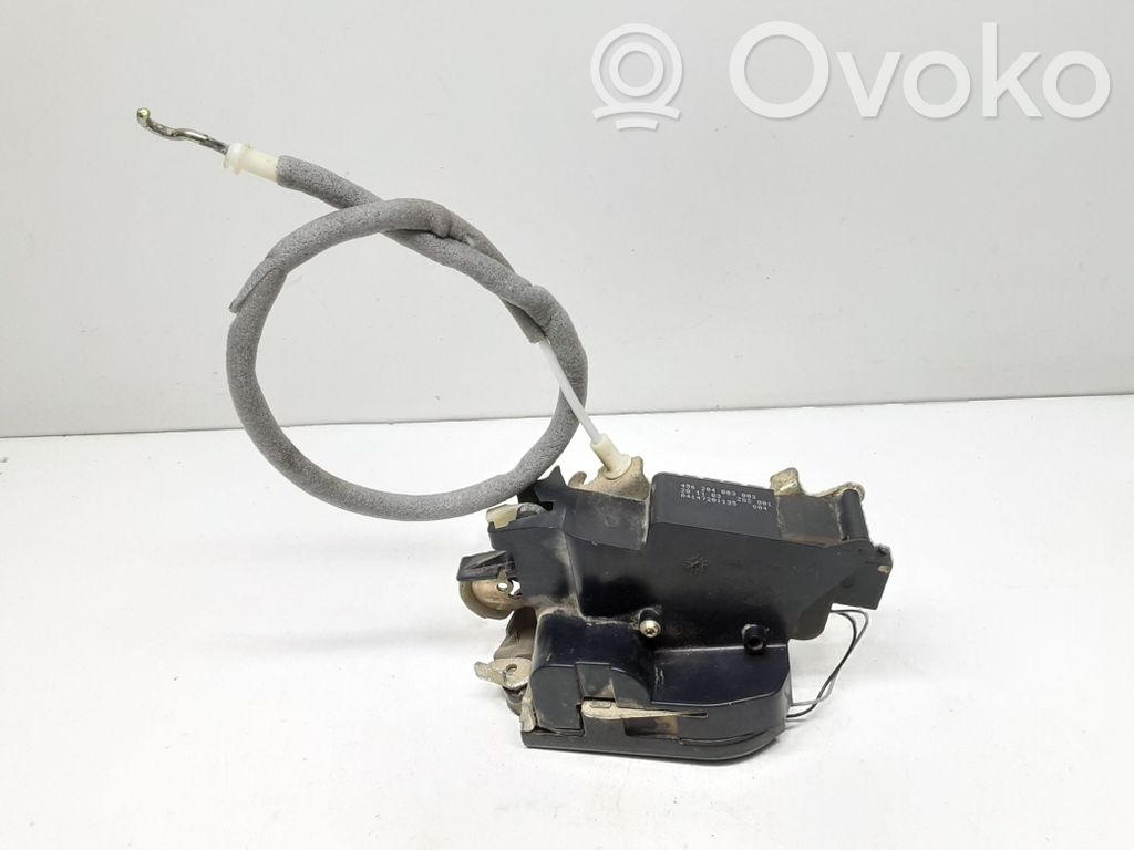 Mercedes-Benz Vaneo W414 Zamek drzwi przednich 