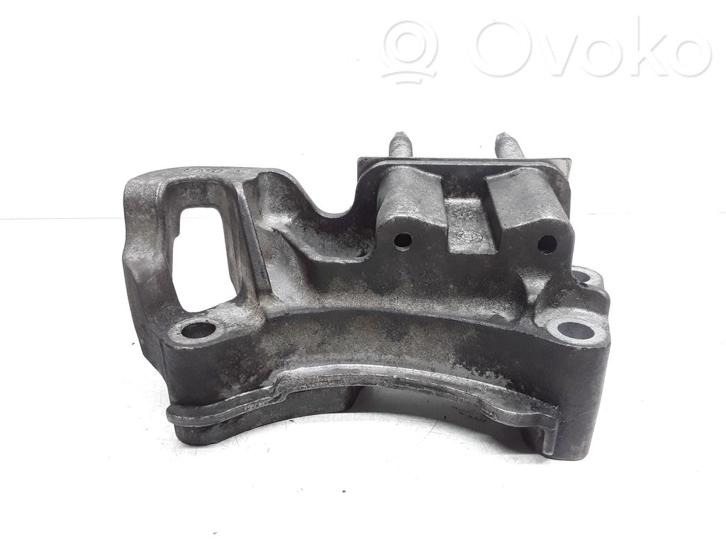Volvo V40 Engine mounting bracket 