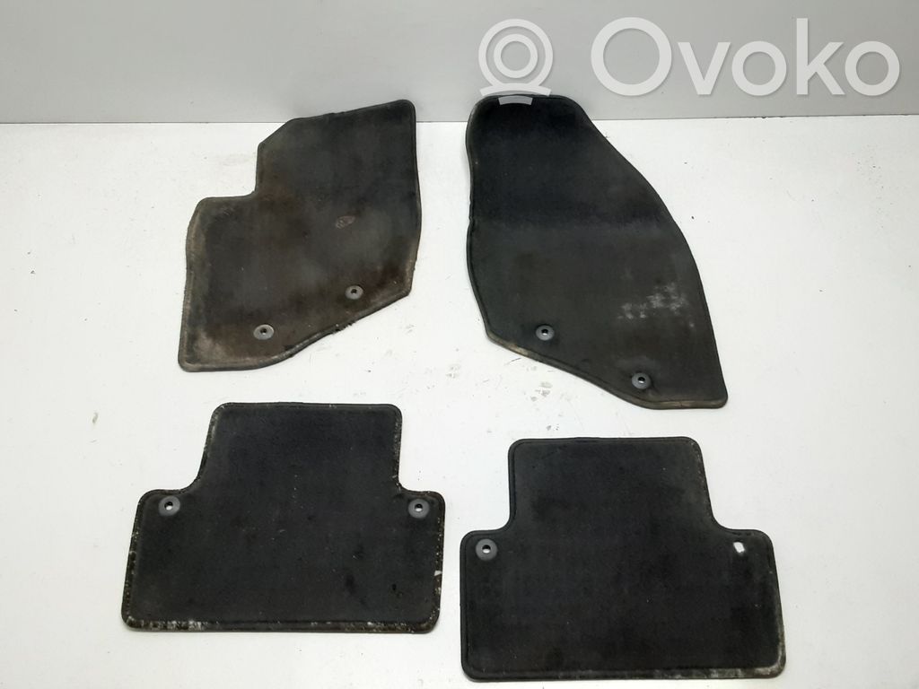 Car floor mat set