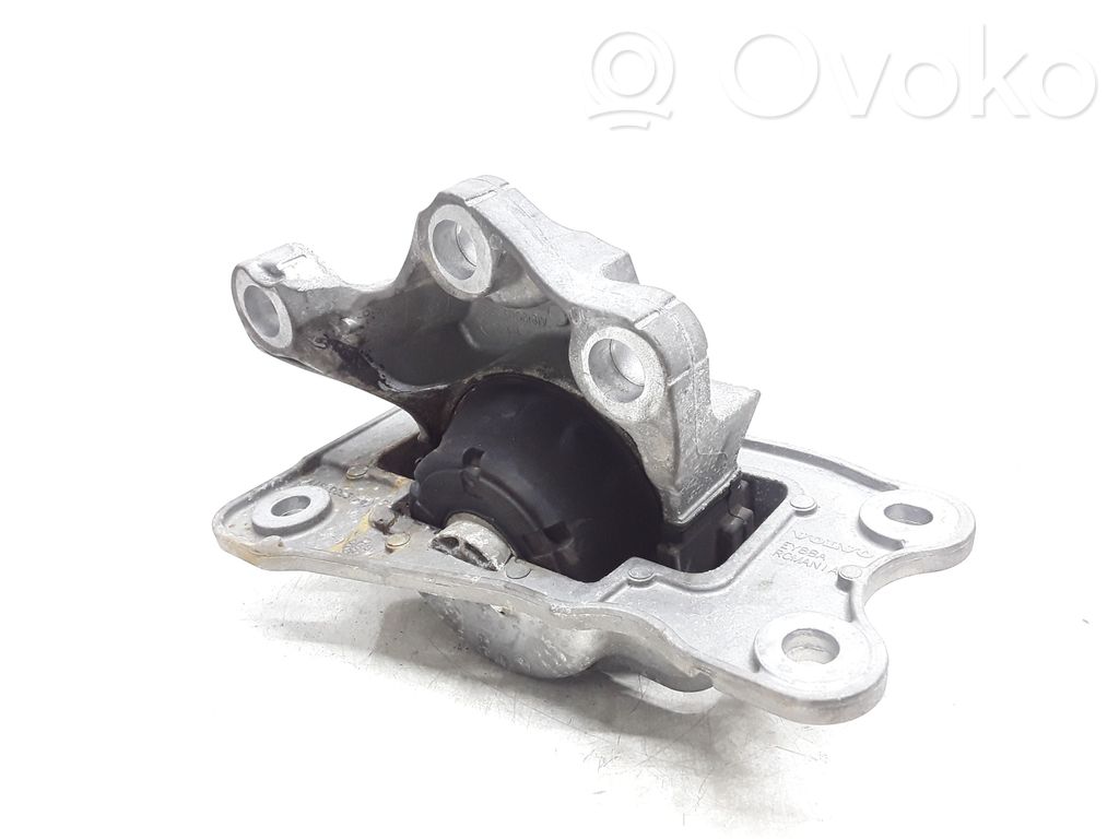 Volvo XC90 Engine mount bracket 