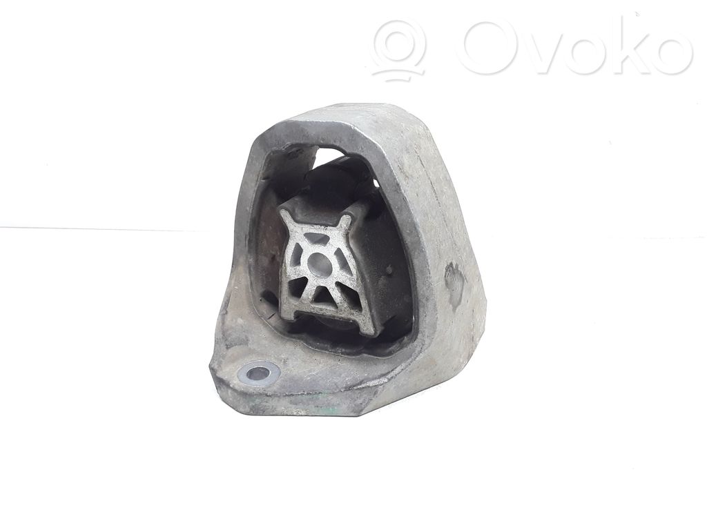 Volvo XC90 Engine mount bracket 