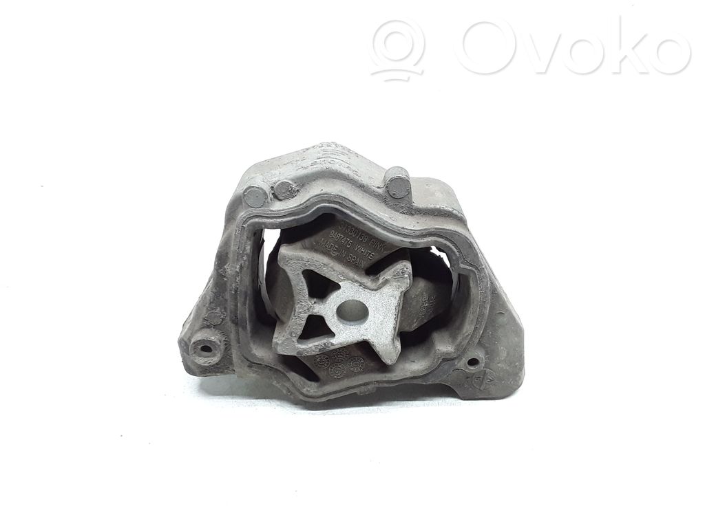 Volvo V70 Engine mount bracket 