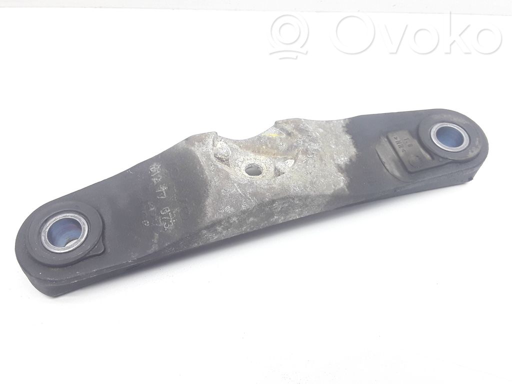 Volvo C30 Engine mount bracket 