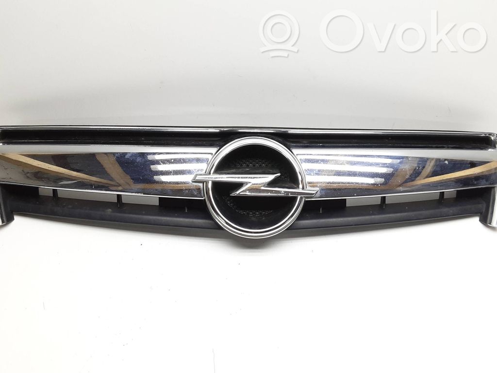 Opel Antara Front bumper upper radiator grill 