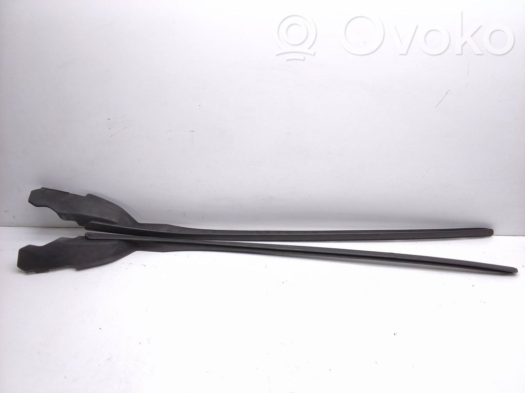 Windshield trim   31378572,31378573