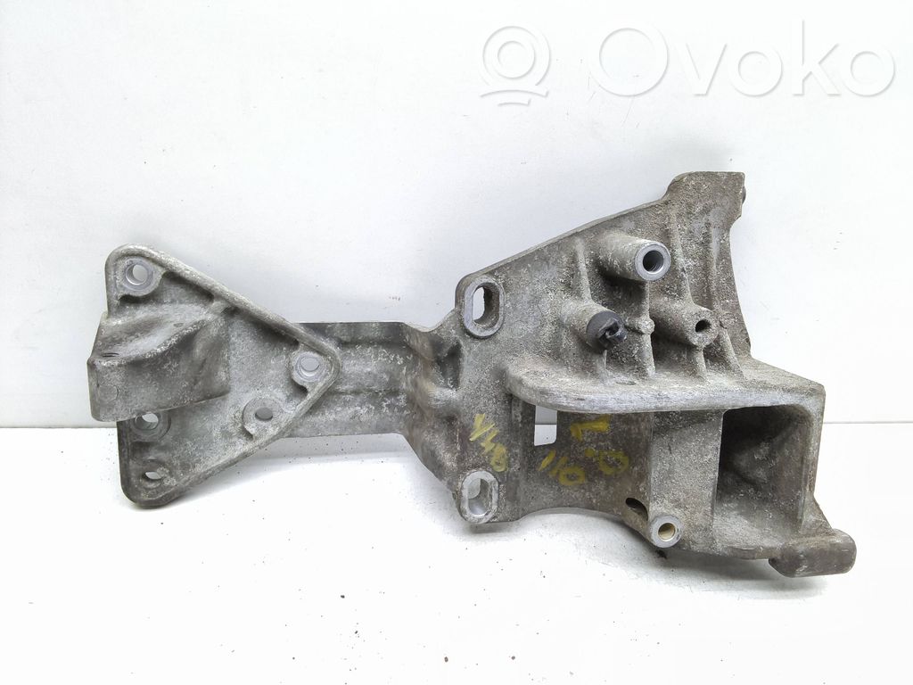 Volvo V40 Soporte del alternador 