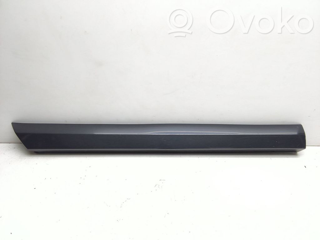 Volvo V70 Takaoven lista (muoto)