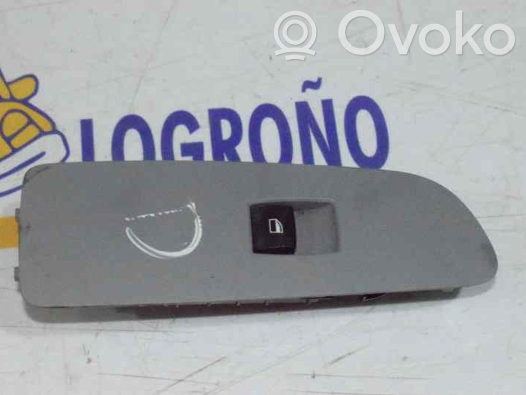 BMW 1 E82 E88 Electric window control switch 