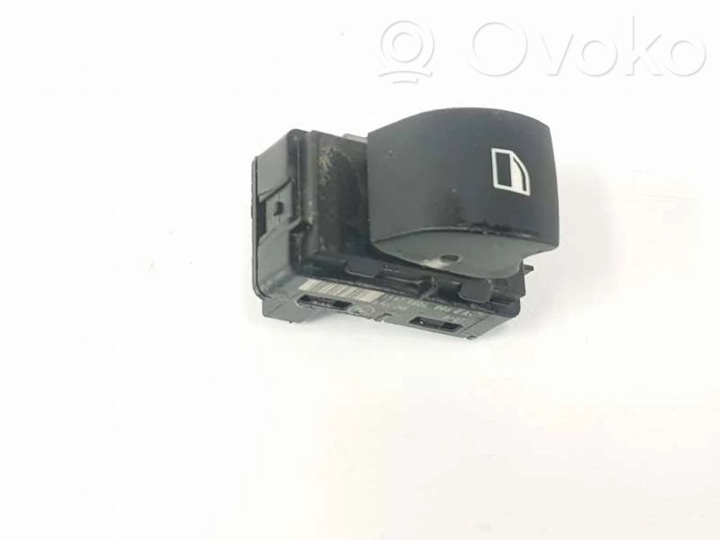 Interruptor del elevalunas eléctrico   61316951965,15979804,6922244