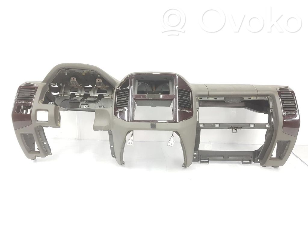 Mitsubishi Montero Panelė 