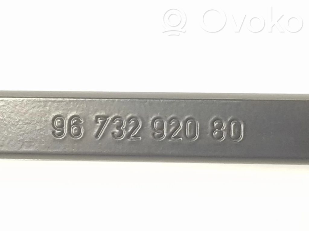 Brazo del limpiaparabrisas delantero   1608393380,1608393380