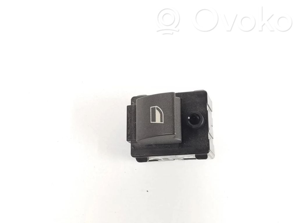 Interruptor del elevalunas eléctrico   61318379597,8379597