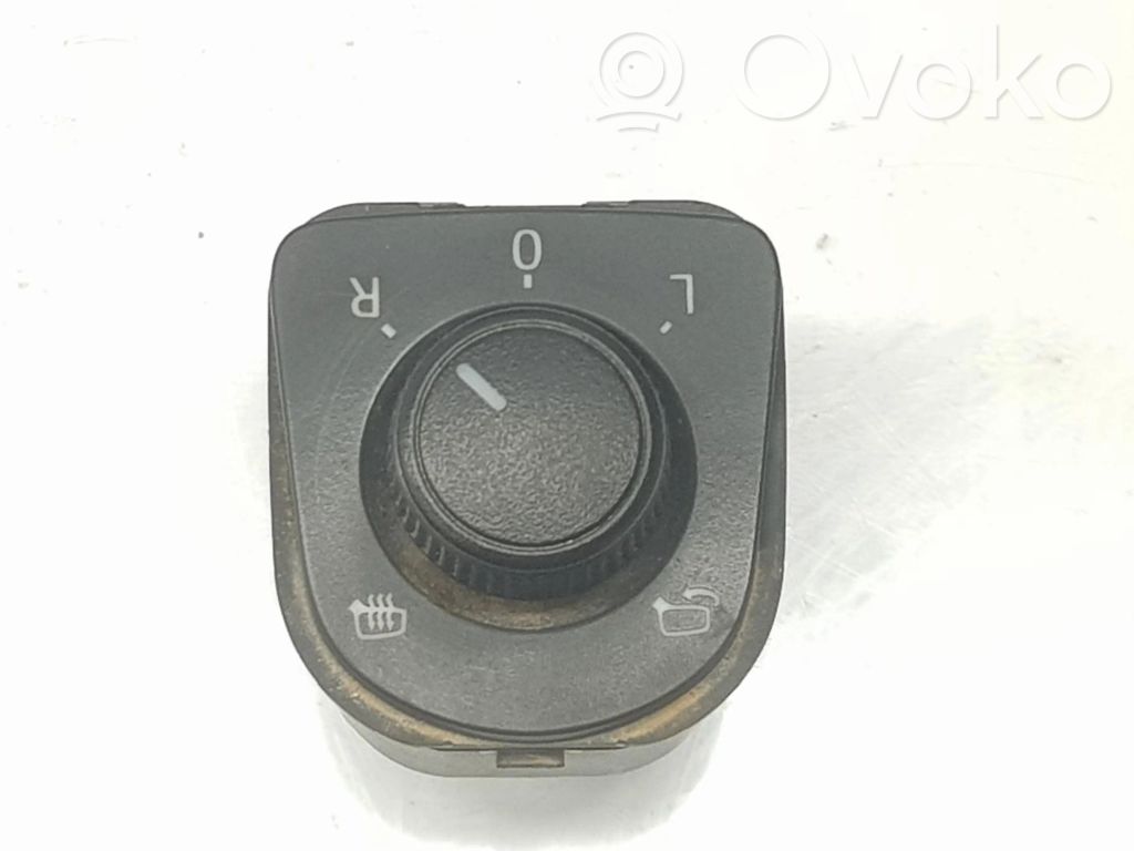 Volkswagen Golf IV Wing mirror switch 