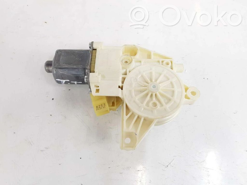 Mercedes-Benz C W204 Motorino alzacristalli della portiera posteriore 