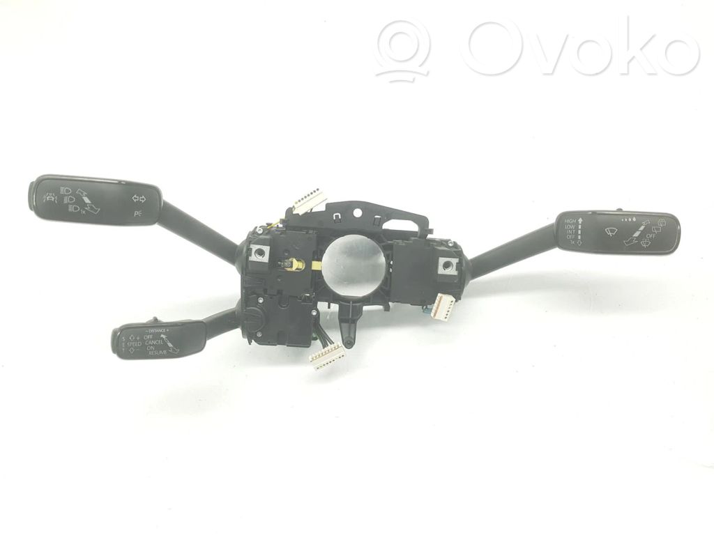 Seat Leon IV Steering wheel buttons/switches 