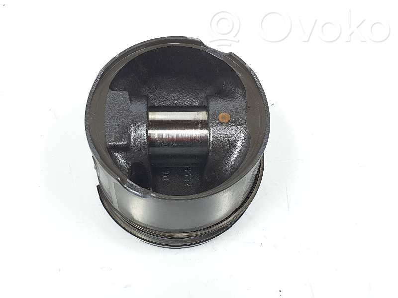 BMW 5 E39 Piston