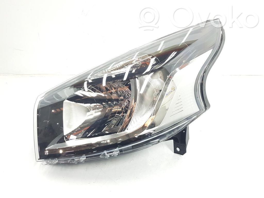 Renault Trafic III (X82) Lampa przednia 