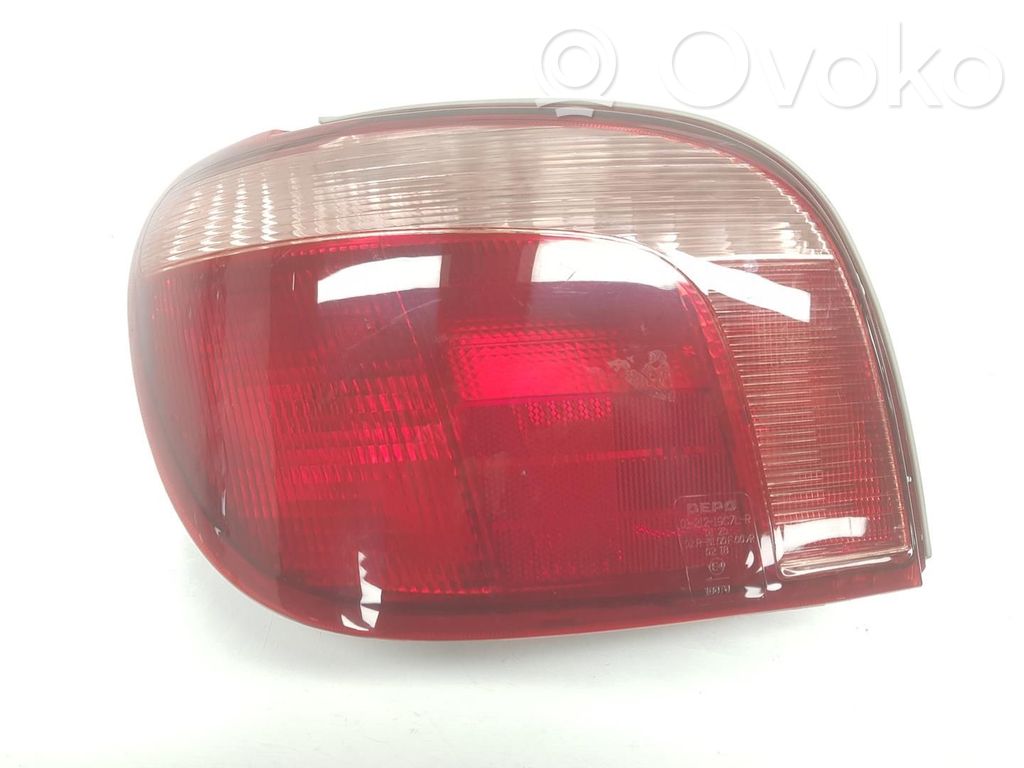 Toyota Yaris Luci posteriori