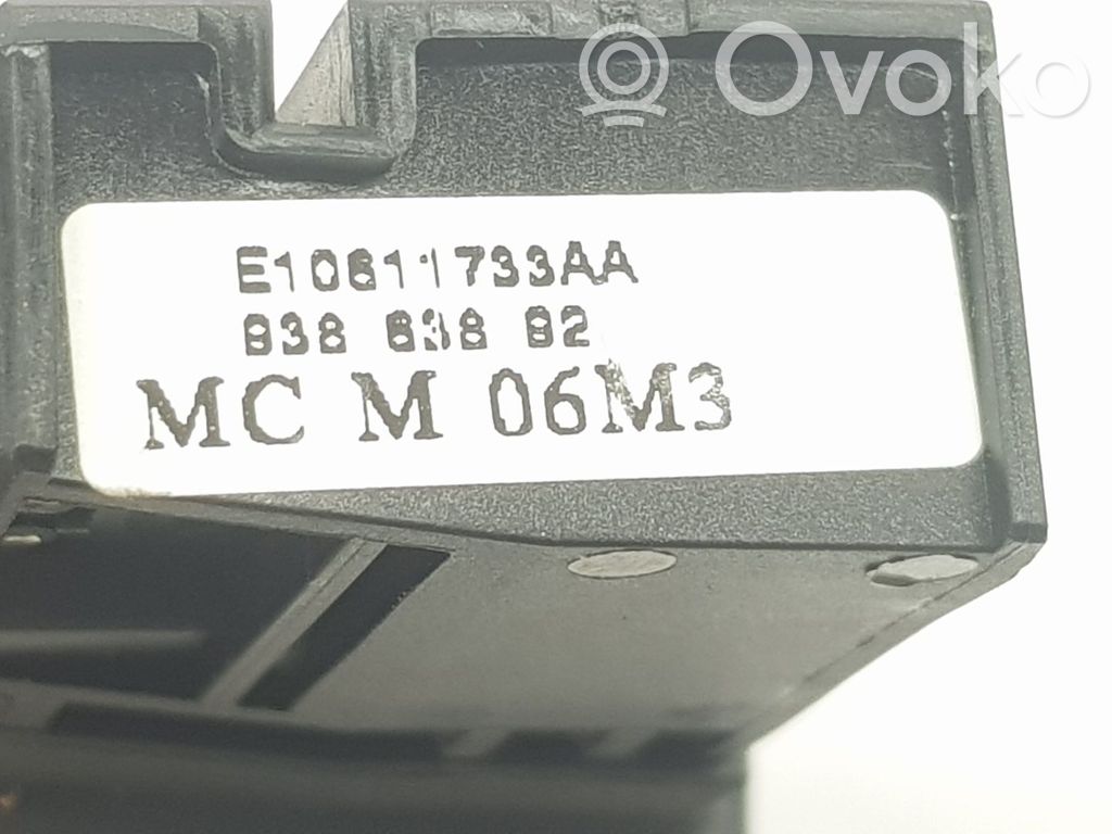 Opel Vivaro Boutons / interrupteurs volant 