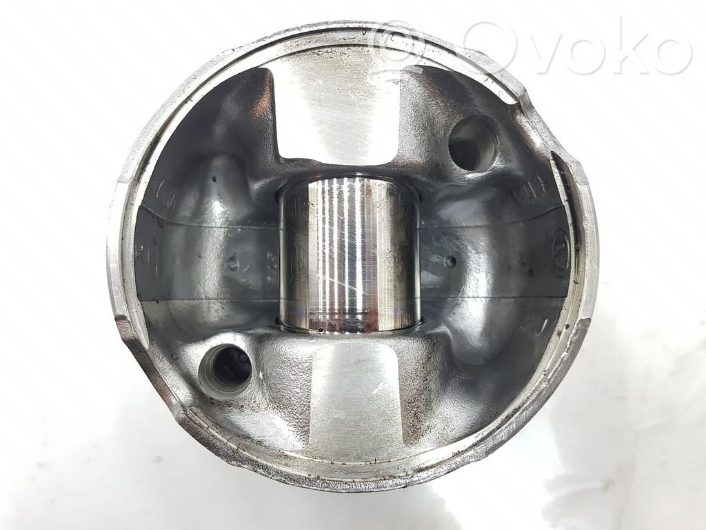 Toyota Corolla Verso AR10 Pistón 