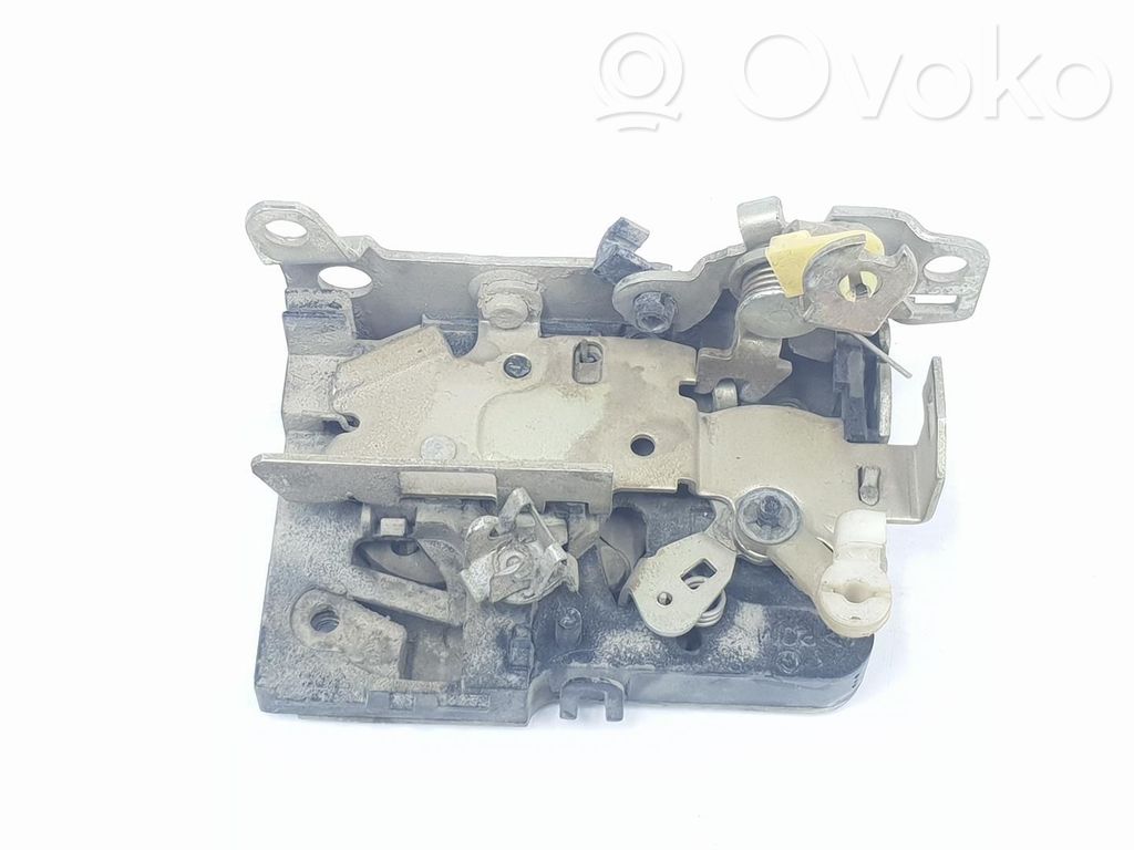 Iveco Daily 3rd gen Etuoven lukko 