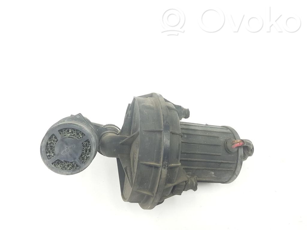 Audi A3 S3 8L Zawór regulacji biegu jałowego / Regulator 