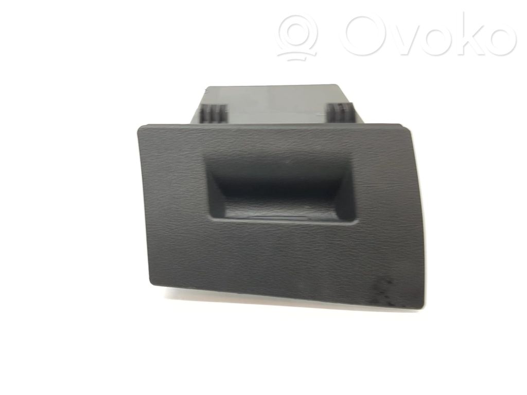 BMW 2 F46 Handschuhfach 