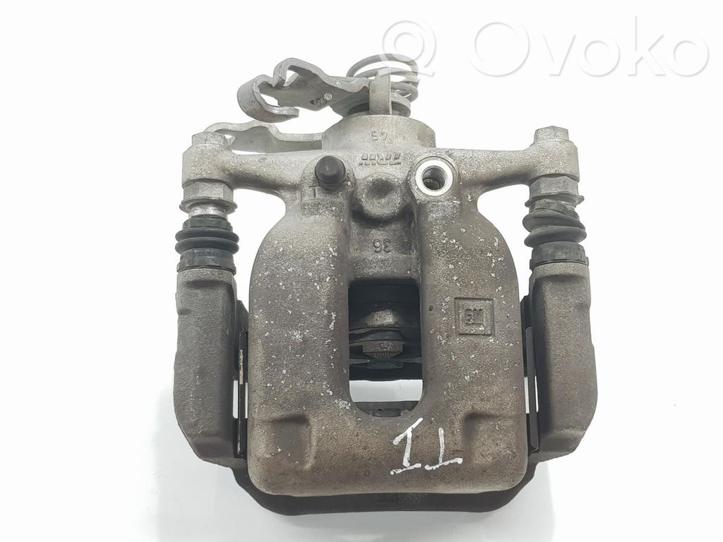 Opel Astra K Tylny zacisk hamulcowy 