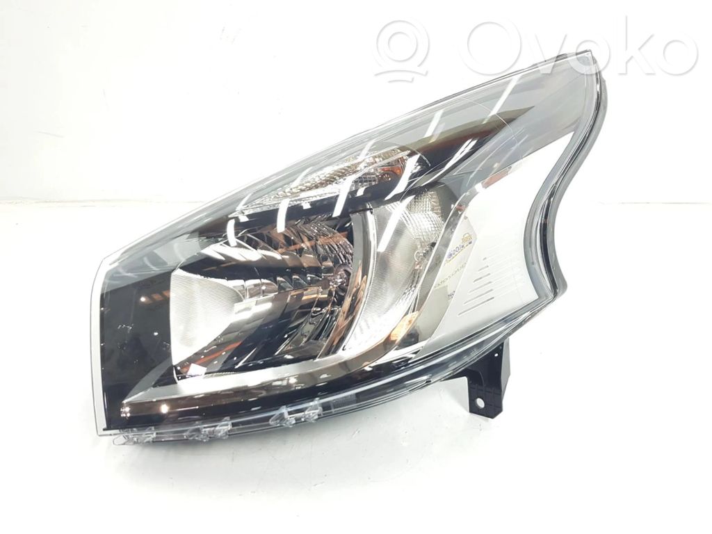 Renault Trafic III (X82) Lampa przednia 