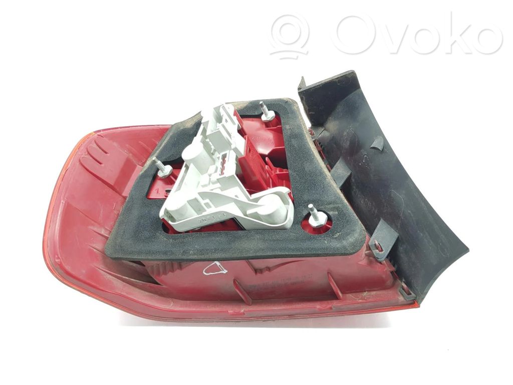Rear/tail lights   276302,63216937458