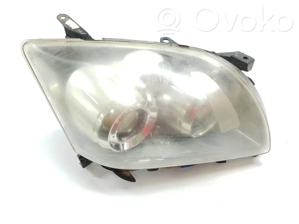 Toyota Avensis T250 Phare frontale