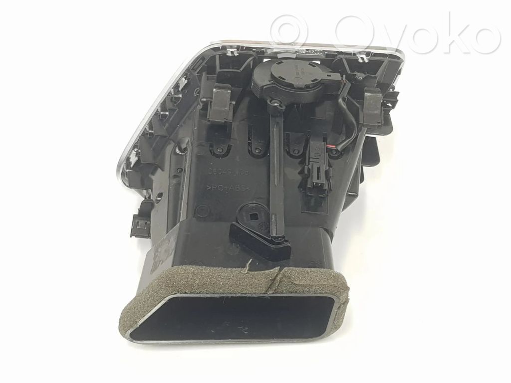 Audi Q3 8U Rejilla de ventilación central del panel 