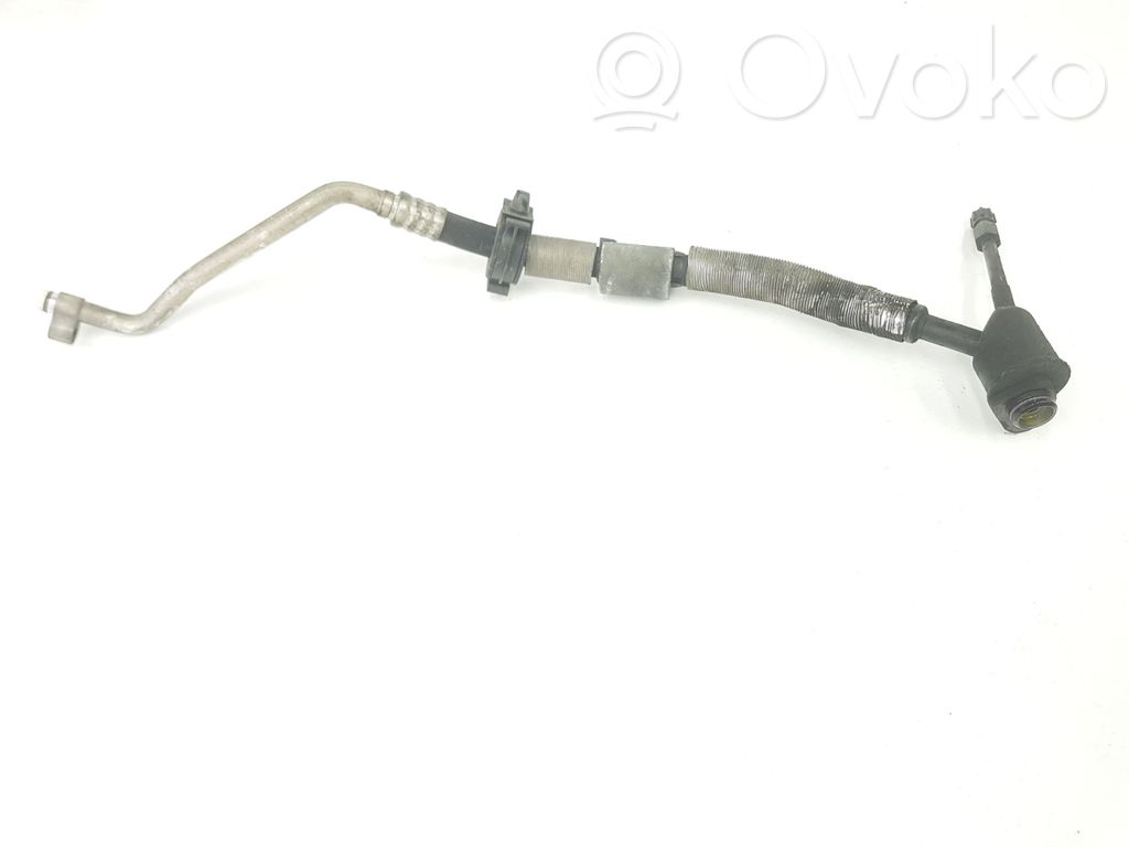 BMW 5 E39 Ilmastointilaitteen putki (A/C) 