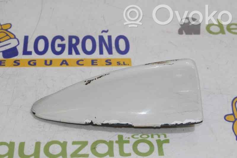 GPS-pystyantenni   65206913286,65206926461,COLORBLANCO
