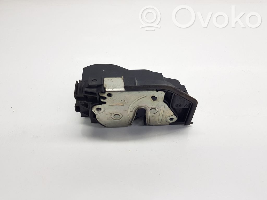 BMW 5 E60 E61 Zamek drzwi tylnych 