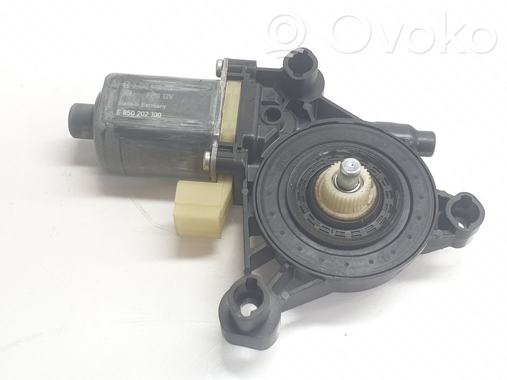 Motor del regulador de la ventanilla de la puerta delantera   5Q0959802B,5Q0959802B